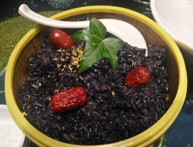 茅山青精饭（乌米饭）